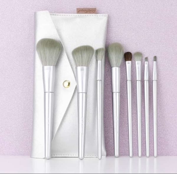 7 Pcs Green Makeup Brush Set with Pouch – Lip Brush, Eyeshadow & Loose Powder Brushes