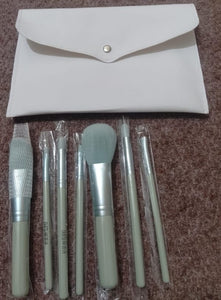 7 Pcs Green Makeup Brush Set with Pouch – Lip Brush, Eyeshadow & Loose Powder Brushes