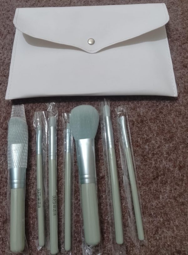 7 Pcs Green Makeup Brush Set with Pouch – Lip Brush, Eyeshadow & Loose Powder Brushes